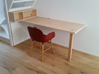 Bureau onder trap